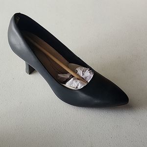 New Clarks Kataleyna Gem in Navy Leather, Size 9 Wide